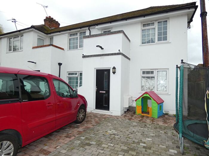 3 Bedroom Flat To Rent In Tavistock Avenue, St. Albans, AL1