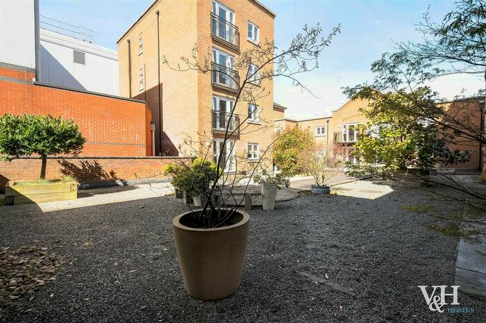 2 Bedroom Flat For Sale In Upper High Street, Epsom, KT17