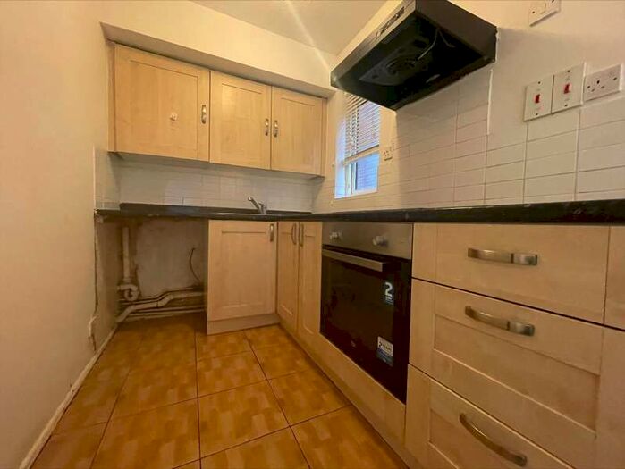 Flat To Rent In Maltby Drive Enfield London, EN1