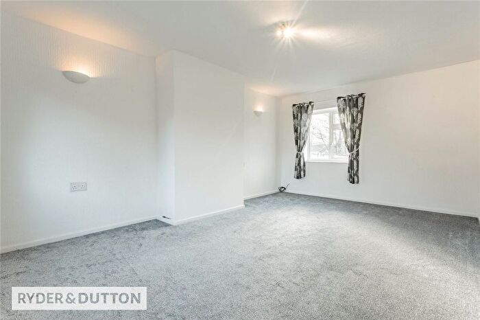 3 Bedroom Semi-Detached House For Sale In Winterford Road, Mossley, OL5