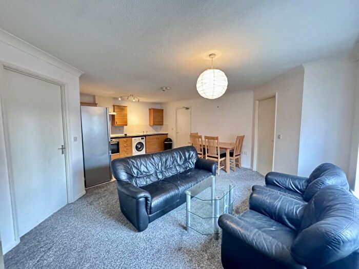 2 Bedroom Apartment To Rent In Brook Court, Radford, NG7