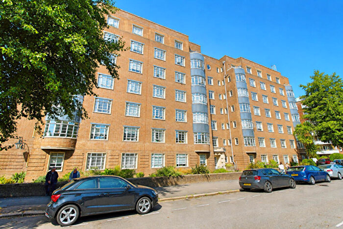 1 Bedroom Retirement Property For Sale In Harewood Court, Wilbury Road, Hove, BN3