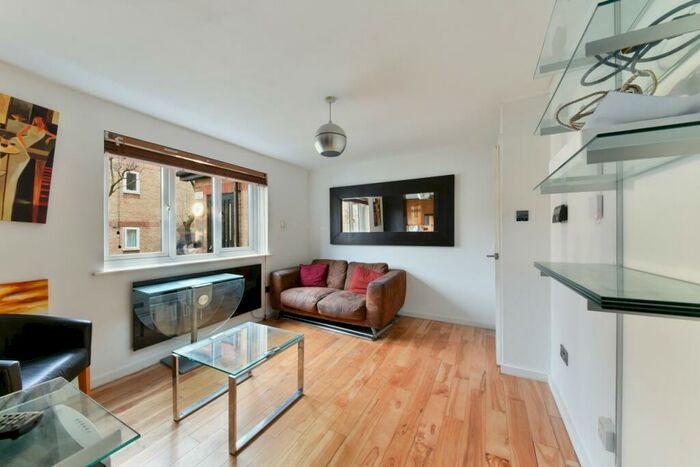 1 Bedroom Flat To Rent In Ringwood Gardens, Canary Wharf, London, E14