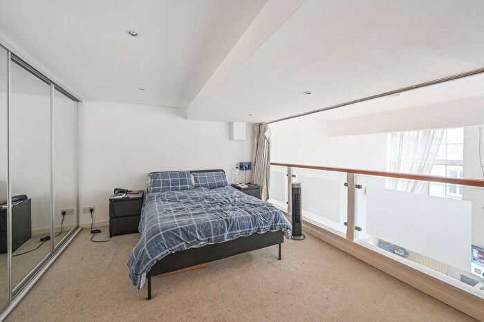 1 Bedroom Flat To Rent In Old School Square, Poplar, London, E14