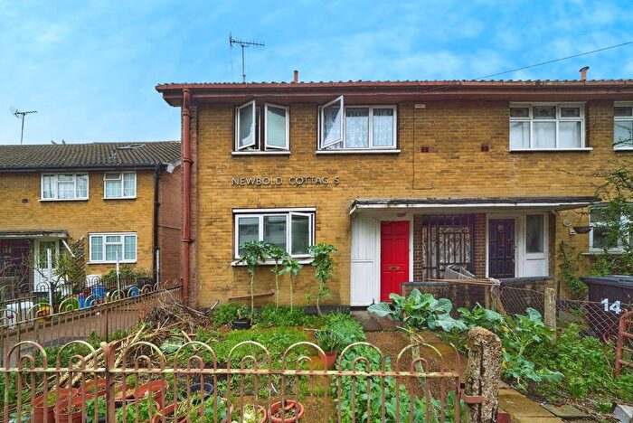 2 Bedroom End Terrace House For Sale In Sidney Street, London, London, E1