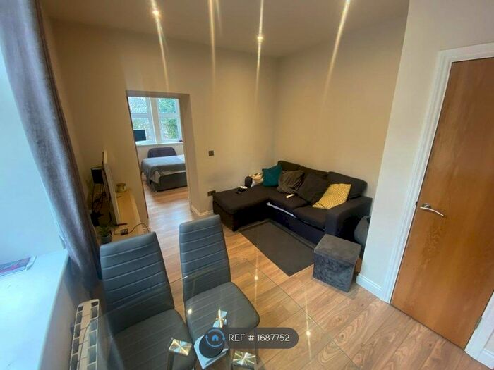 2 Bedroom Flat To Rent In Headingley Lane, Leeds, LS6