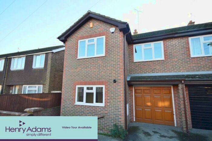 4 Bedroom Semi-Detached House To Rent In Kingsham Avenue, Chichester, PO19