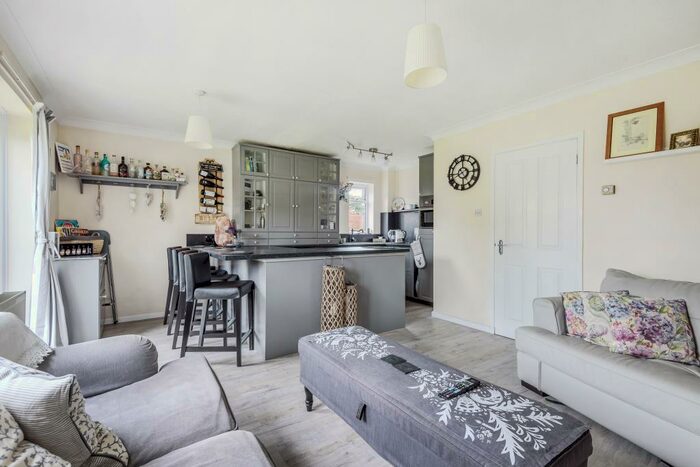 1 Bedroom Apartment To Rent In St Thomas Court, Thatcham, RG18