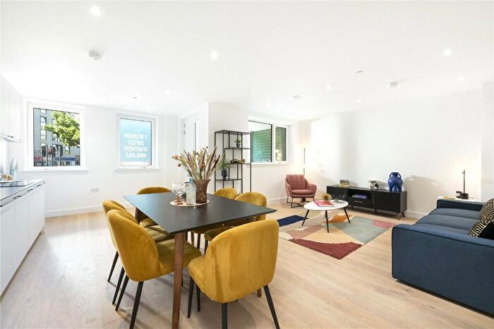 4 Bedroom Flat To Rent In Quest House, Blackwall Reach, London, E14