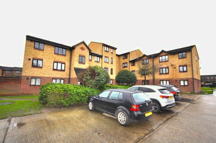 1 Bedroom Flat To Rent In Plumtree Close, Dagenham, RM10