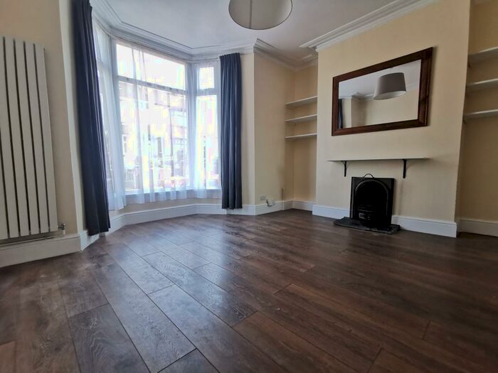 3 Bedroom House To Rent In Coedsaeson Crescent, Sketty, SA2