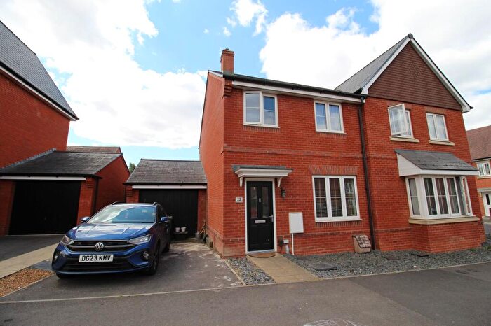 3 Bedroom Semi-Detached House For Sale In Kingsman Drive, Botley, SO32