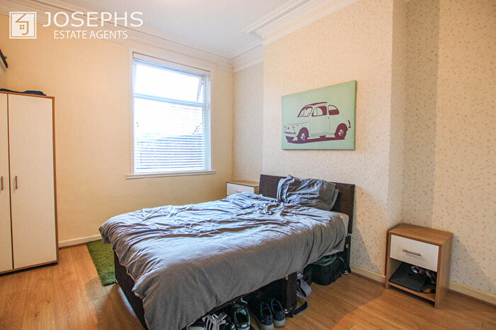 1 Bedroom House Of Multiple Occupation To Rent In Manchester Road, Ashton-under-lyne, Tameside, OL7