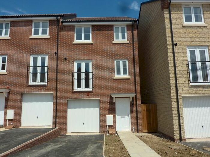 3 Bedroom Town House To Rent In Kinklebury Street, Wincanton, BA9