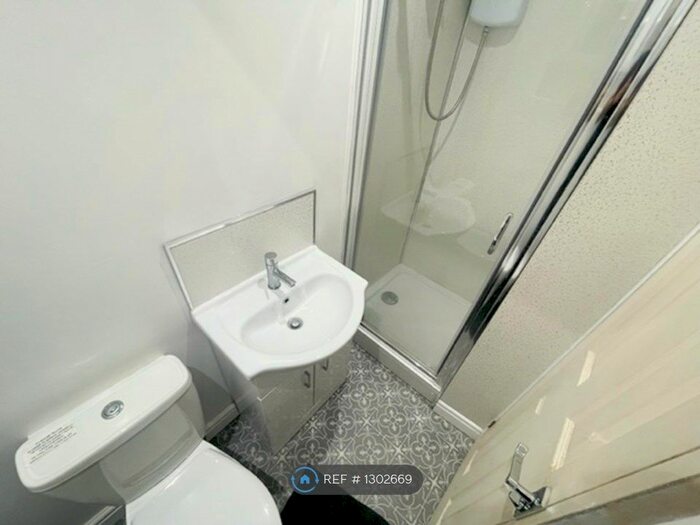 2 Bedroom Flat To Rent In Alfreton Road, Nottingham, NG7