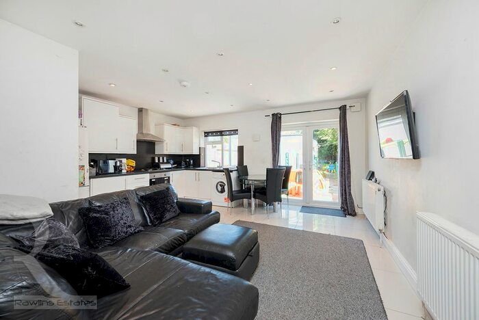 2 Bedroom Flat To Rent In Great North Way, Hendon / Mill Hill, NW4