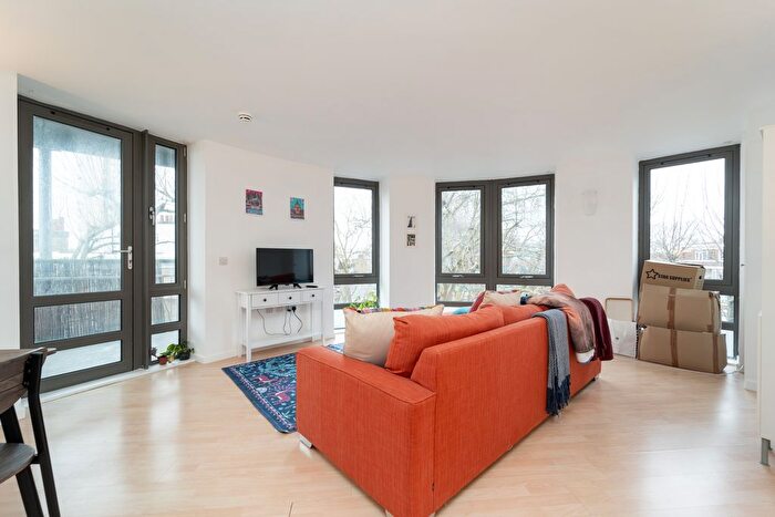 2 Bedroom Flat To Rent In Ashfield Court, Clapham Road, London, SW9