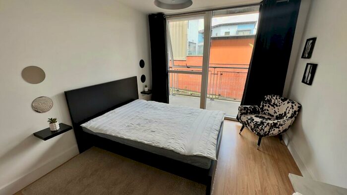 2 Bedroom Flat To Rent In Mason Way, Park Central, B15