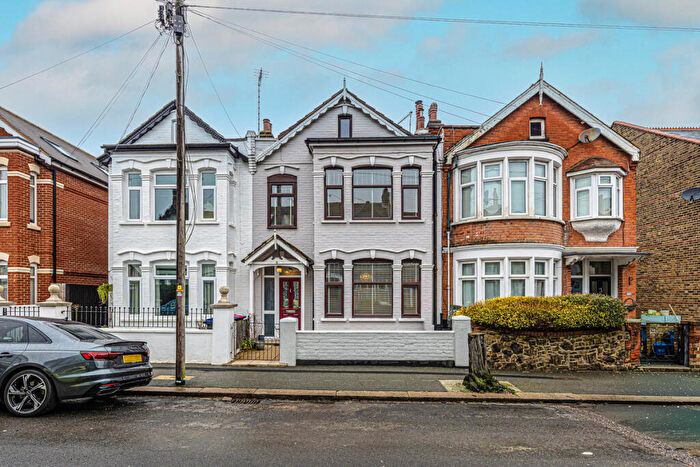 3 Bedroom Terraced House For Sale In Southview Drive, Westcliff-on-sea, SS0