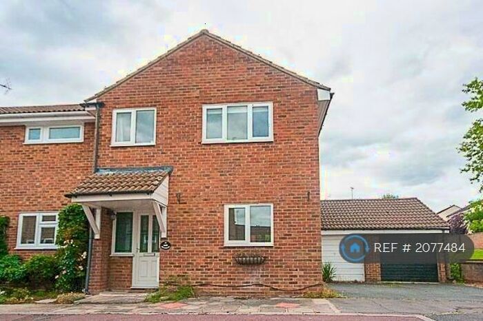 3 Bedroom Semi-Detached House To Rent In Rowhedge, Brentwood, CM13