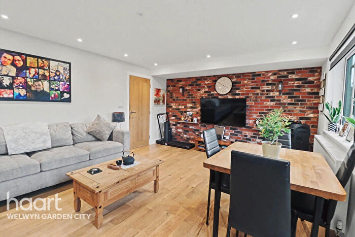 3 Bedroom Terraced House For Sale In Deerswood Avenue, Hatfield, AL10