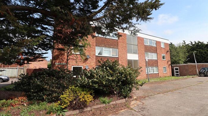 3 Bedroom Flat To Rent In Barnwood Close, Reading, RG30