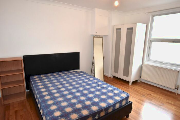 2 Bedroom Flat To Rent In Uxbridge Road, London, W12