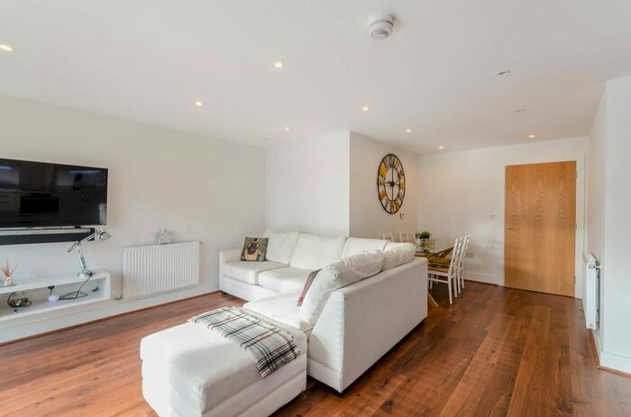 1 Bedroom Flat To Rent In Knightley Walk, Wandsworth, London, SW18