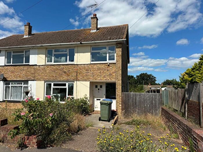 3 Bedroom Semi-Detached House For Sale In Chaffes Lane, Upchurch, Sittingbourne, Kent, ME9