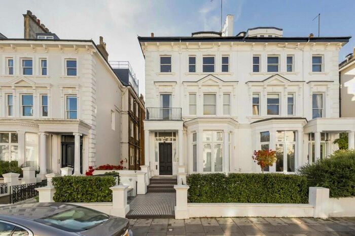 3 Bedroom Flat To Rent In Belsize Park Gardens, London, NW3
