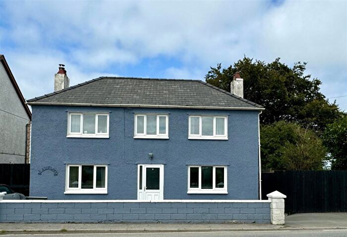 3 Bedroom Detached House For Sale In Llanllwni, Pencader, SA39