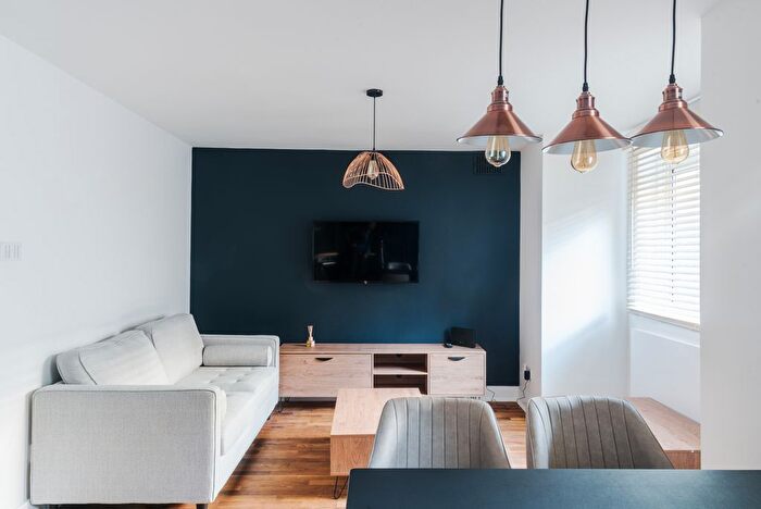 1 Bedroom Flat To Rent In Great Western Road, Westbourne Park, London, W9