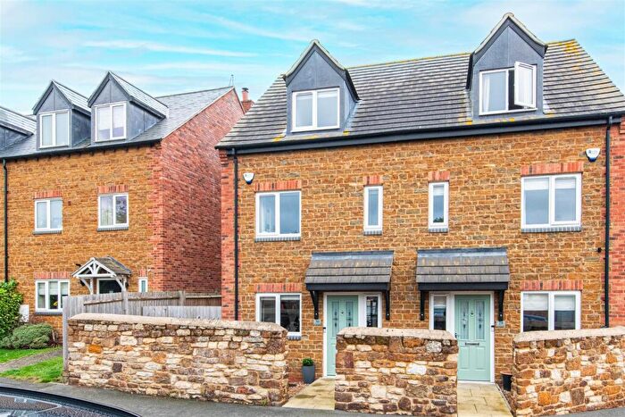 4 Bedroom Town House For Sale In Orchard Road, Finedon, NN9