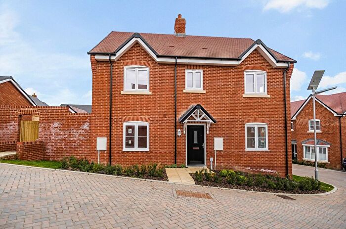 4 Bedroom Detached House For Sale In Thistledown Way, Alton, Hampshire, GU34