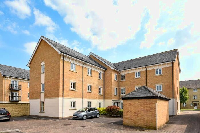 2 Bedroom Flat To Rent In Shepherds Court, Carterton, OX18