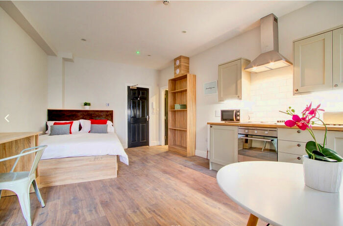 1 Bedroom Apartment To Rent In Park View, Peel Street, NG1