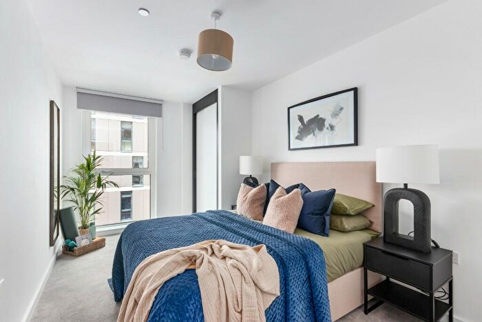 2 Bedroom Flat To Rent In Rowcross Street, London, SE1