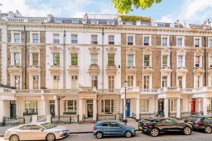 Studio To Rent In Linden Gardens, London, W2