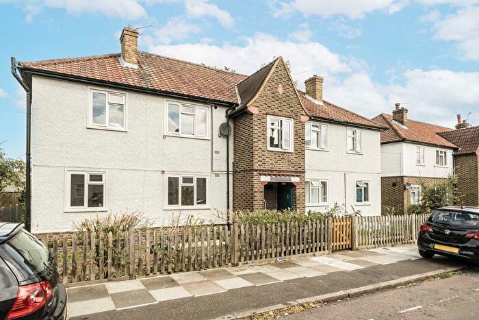 2 Bedroom Flat To Rent In Andover Road, Twickenham, TW2