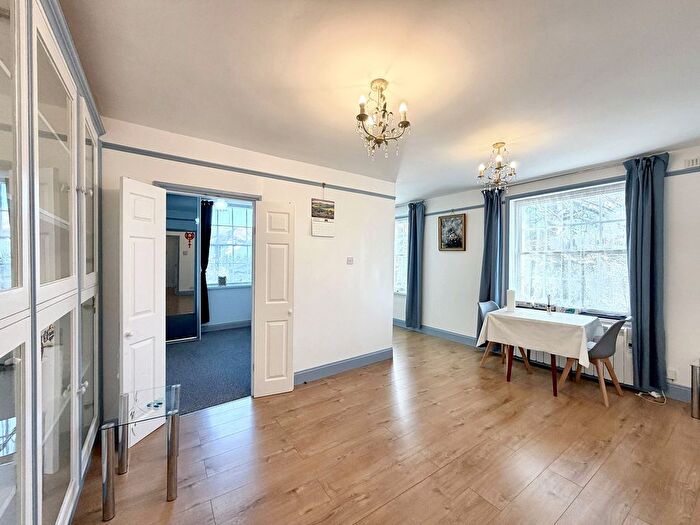 2 Bedroom Flat To Rent In Leamington Road, Stivichall Manor, CV3