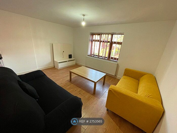 5 Bedroom Flat To Rent In Egerton Road, Manchester, M14