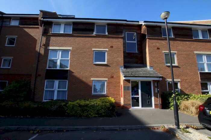 2 Bedroom Flat To Rent In Chain Court, Old Town, SN1
