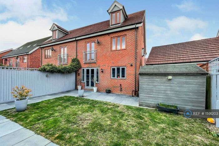 5 Bedroom Semi-Detached House To Rent In Poppy Avenue, Broughton, Milton Keynes, MK10