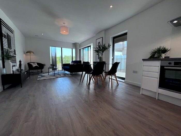 2 Bedroom Flat To Rent In Leacon Road, Ashford, TN23