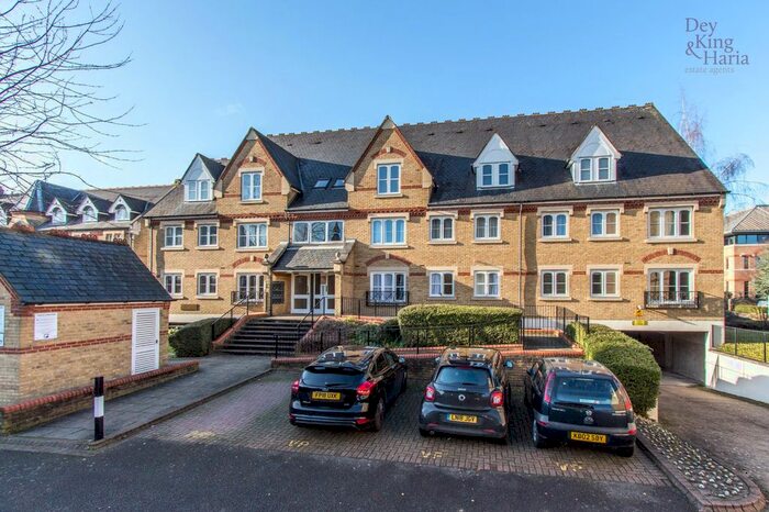 2 Bedroom Flat To Rent In Hallam Close, Watford, Hertfordshire, WD24