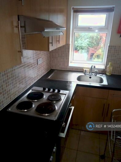 2 Bedroom Flat To Rent In Clive Road, Canton, Cardiff, CF5