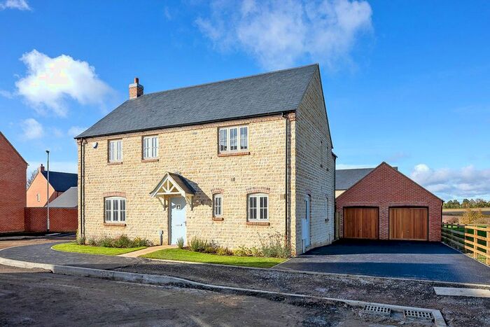 4 Bedroom Detached House For Sale In West Brook Fields, Yardley Hastings, Northamptonshire, NN7