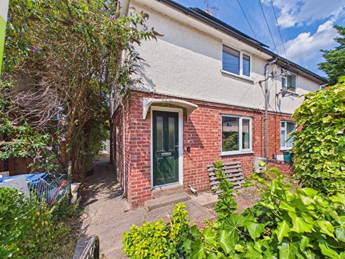 3 Bedroom Semi-Detached House For Sale In Hollams Road, Tewkesbury, GL20