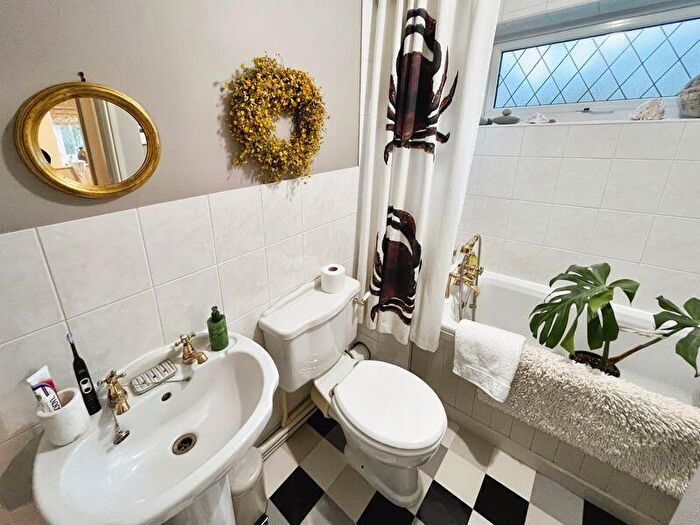 2 Bedroom Flat For Sale In Stanford Close, Stoneclough, M26