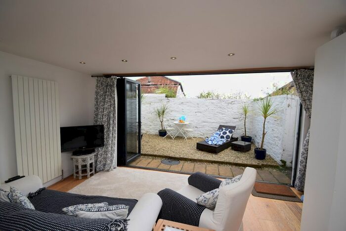 1 Bedroom Flat To Rent In Arwenack Avenue, Falmouth, TR11